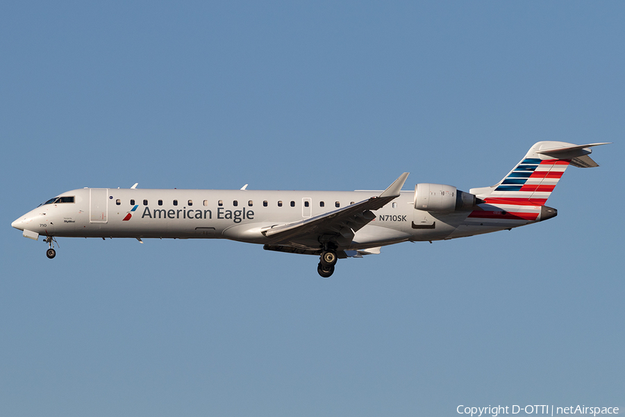 United Express (SkyWest Airlines) Bombardier CRJ-701ER (N710SK) | Photo 145230