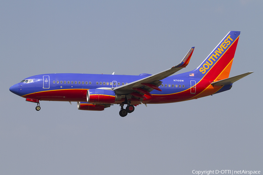 Southwest Airlines Boeing 737-7H4 (N710SW) | Photo 385377