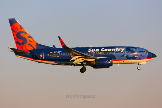 Sun Country Airlines Boeing 737-73V (N710SY) at  Dallas/Ft. Worth - International, United States