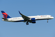 Delta Air Lines Boeing 757-2Q8 (N710TW) at  New York - John F. Kennedy International, United States