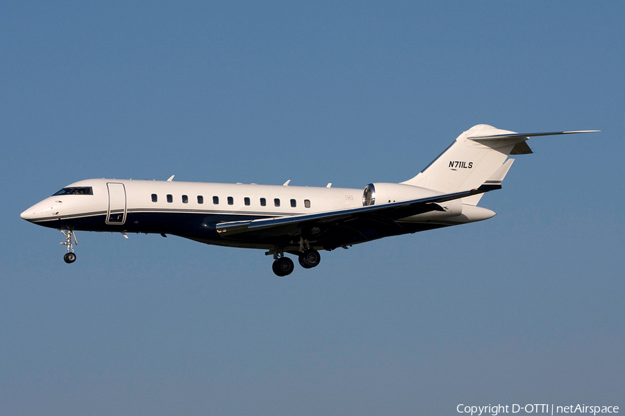 Red Line Air Bombardier BD-700-1A11 Global 5000 (N711LS) | Photo 270964