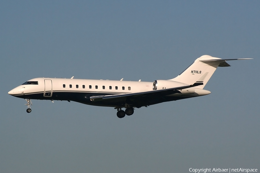 Red Line Air Bombardier BD-700-1A11 Global 5000 (N711LS) | Photo 371767