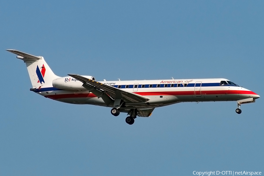 American Eagle Embraer ERJ-135LR (N711PH) | Photo 175961