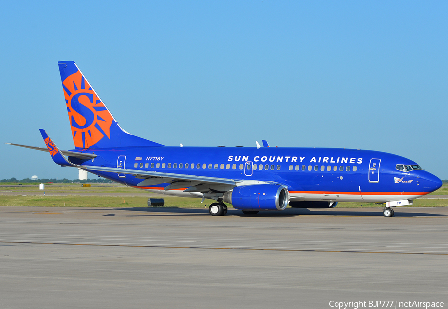 Sun Country Airlines Boeing 737-73V (N711SY) | Photo 189763