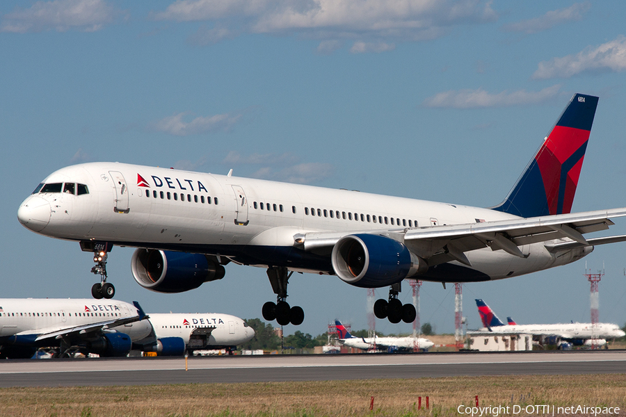 Delta Air Lines Boeing 757-231 (N711ZX) | Photo 387243