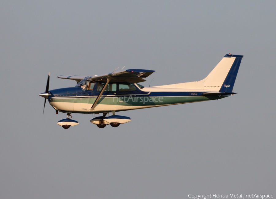 (Private) Cessna 172K Skyhawk (N7125G) | Photo 678597