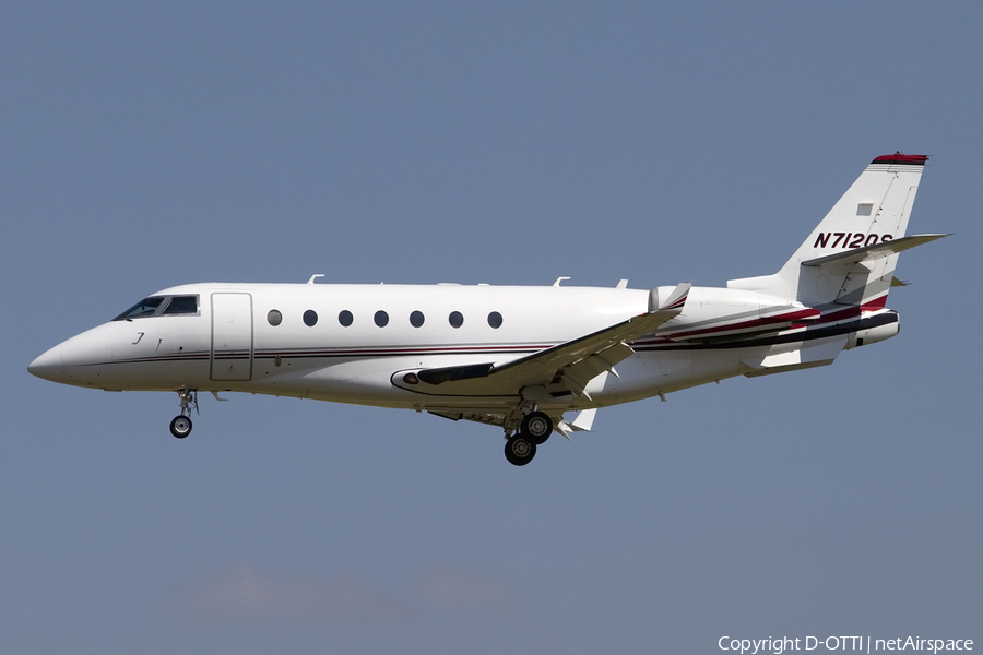 NetJets Gulfstream G200 (N712QS) | Photo 444824