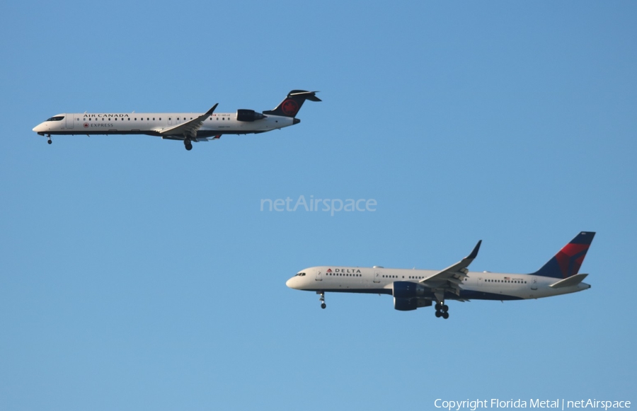 Delta Air Lines Boeing 757-2Q8 (N712TW) | Photo 305385