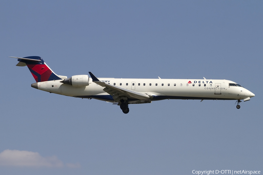 Delta Connection (ExpressJet Airlines) Bombardier CRJ-701ER (N713EV) | Photo 440650