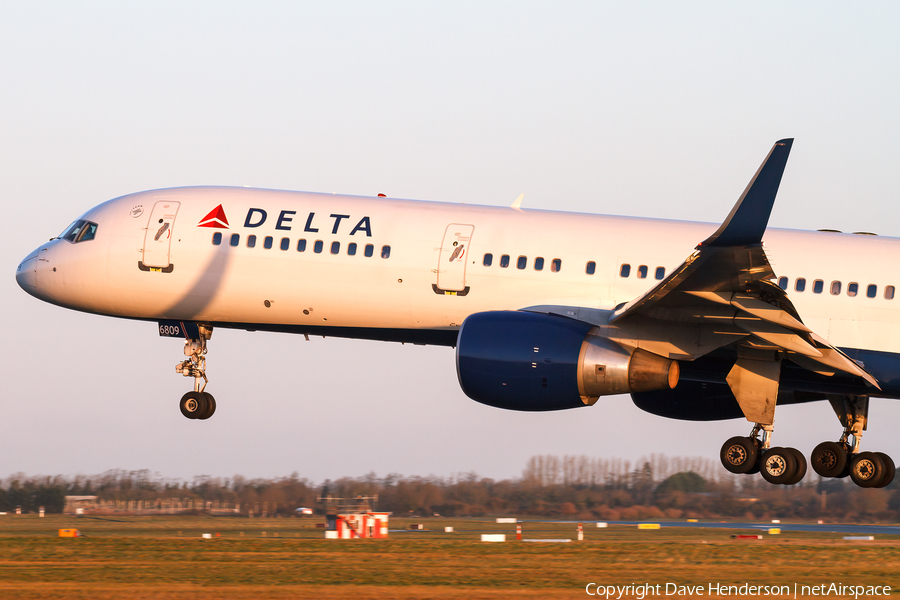 Delta Air Lines Boeing 757-2Q8 (N713TW) | Photo 466666
