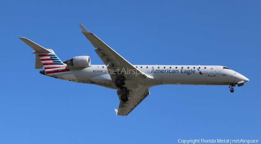 American Eagle (SkyWest Airlines) Bombardier CRJ-701ER (N716SK) | Photo 305401