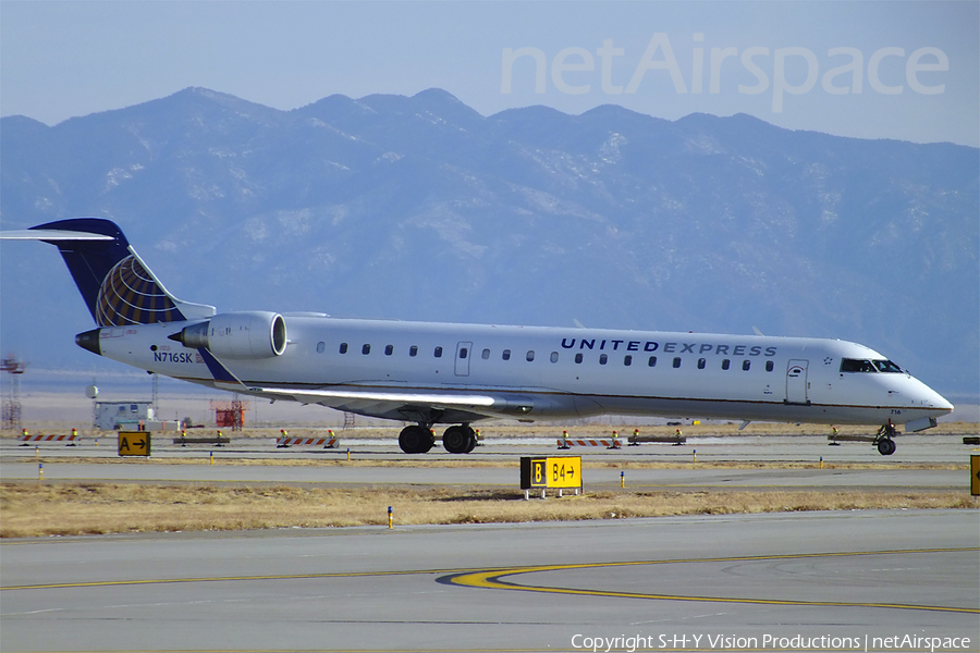 United Express (SkyWest Airlines) Bombardier CRJ-701ER (N716SK) | Photo 21572