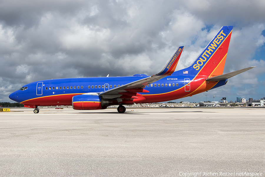 Southwest Airlines Boeing 737-7H4 (N716SW) | Photo 228897