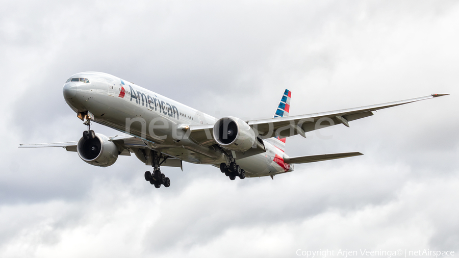 American Airlines Boeing 777-323(ER) (N717AN) | Photo 379624