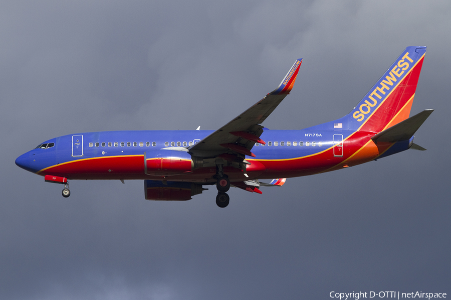 Southwest Airlines Boeing 737-7H4 (N717SA) | Photo 386550