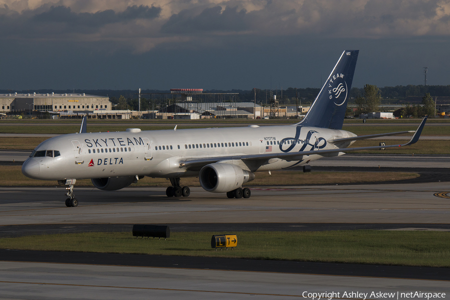 Delta Air Lines Boeing 757-231 (N717TW) | Photo 88105