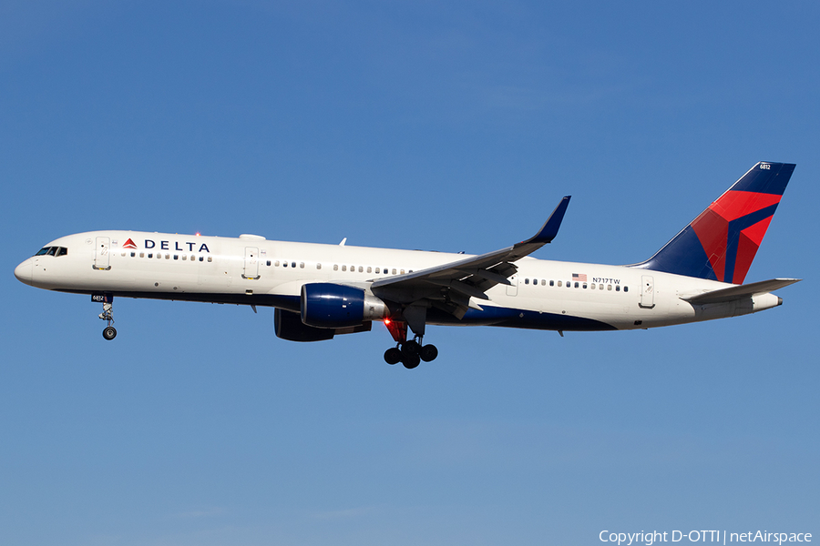 Delta Air Lines Boeing 757-231 (N717TW) | Photo 547288