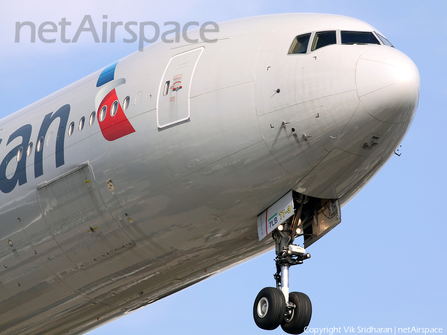 American Airlines Boeing 777-323(ER) (N718AN) | Photo 50072