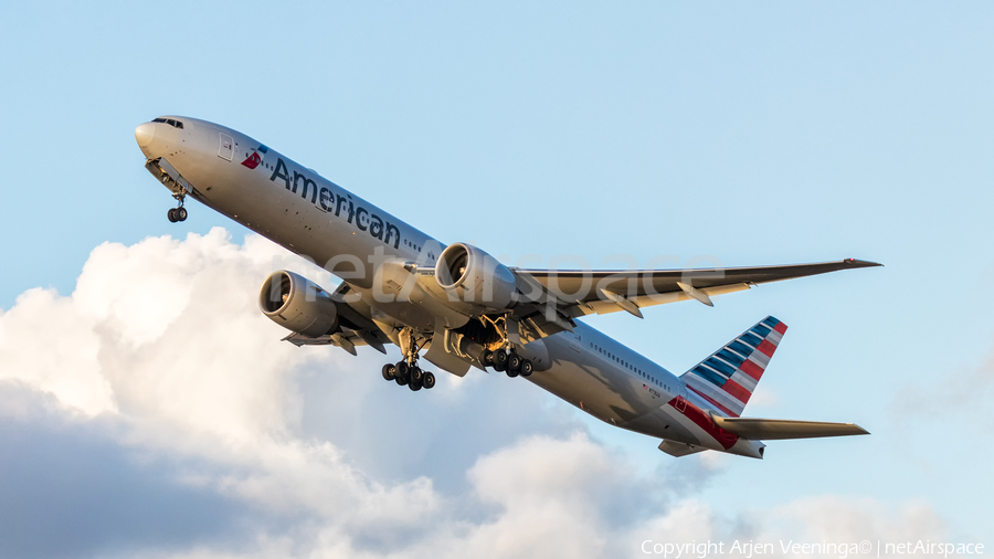 American Airlines Boeing 777-323(ER) (N718AN) | Photo 352420