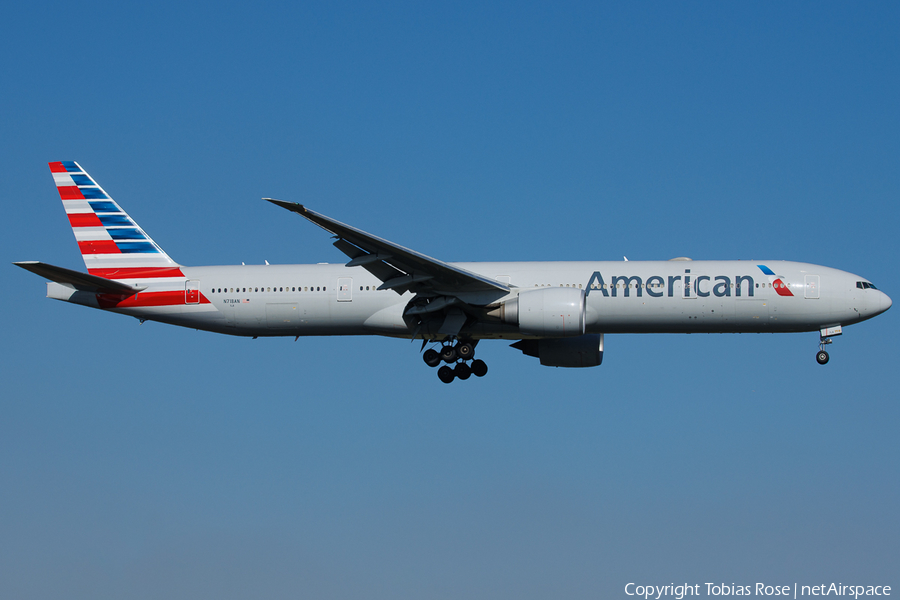 American Airlines Boeing 777-323(ER) (N718AN) | Photo 670355