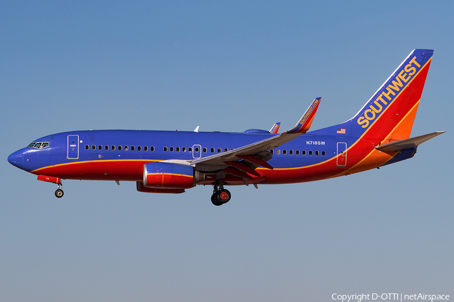 Southwest Airlines Boeing 737-7H4 (N718SW) | Photo 137008