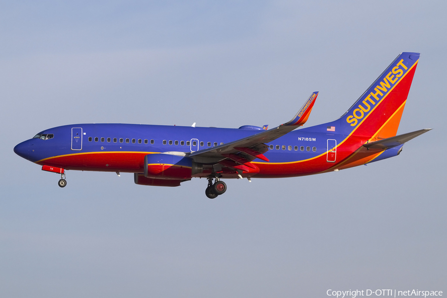 Southwest Airlines Boeing 737-7H4 (N718SW) | Photo 425364