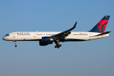 Delta Air Lines Boeing 757-231 (N718TW) at  Brussels - International, Belgium