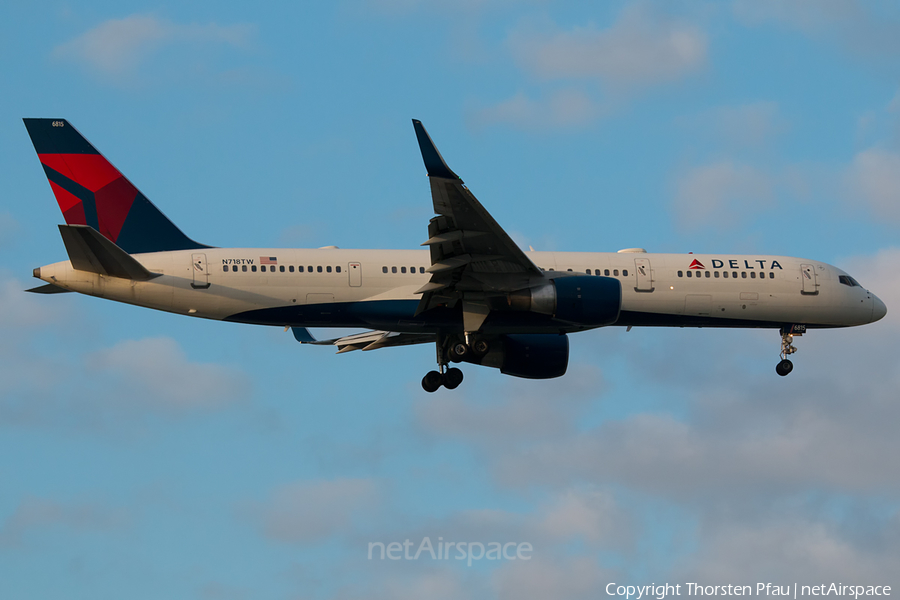 Delta Air Lines Boeing 757-231 (N718TW) | Photo 142068