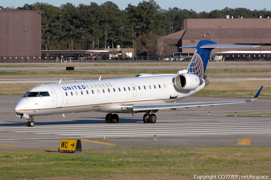 United Express (SkyWest Airlines) Bombardier CRJ-701ER (N719SK) | Photo 42996