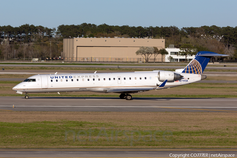 United Express (SkyWest Airlines) Bombardier CRJ-701ER (N719SK) | Photo 42997