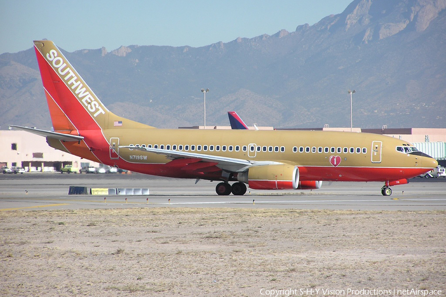 Southwest Airlines Boeing 737-7H4 (N719SW) | Photo 501