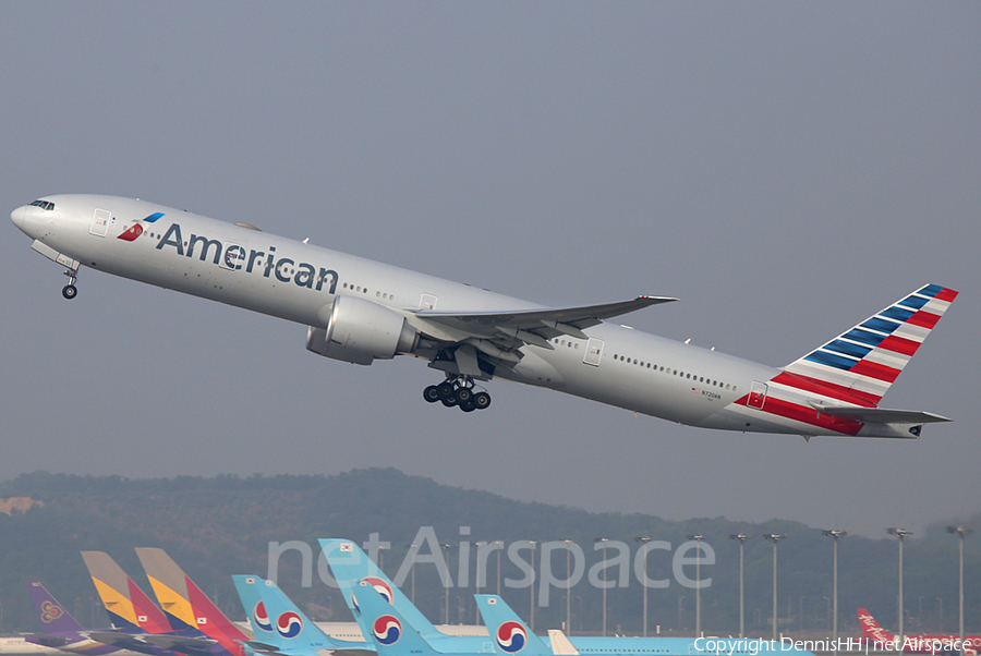 American Airlines Boeing 777-323(ER) (N720AN) | Photo 372115