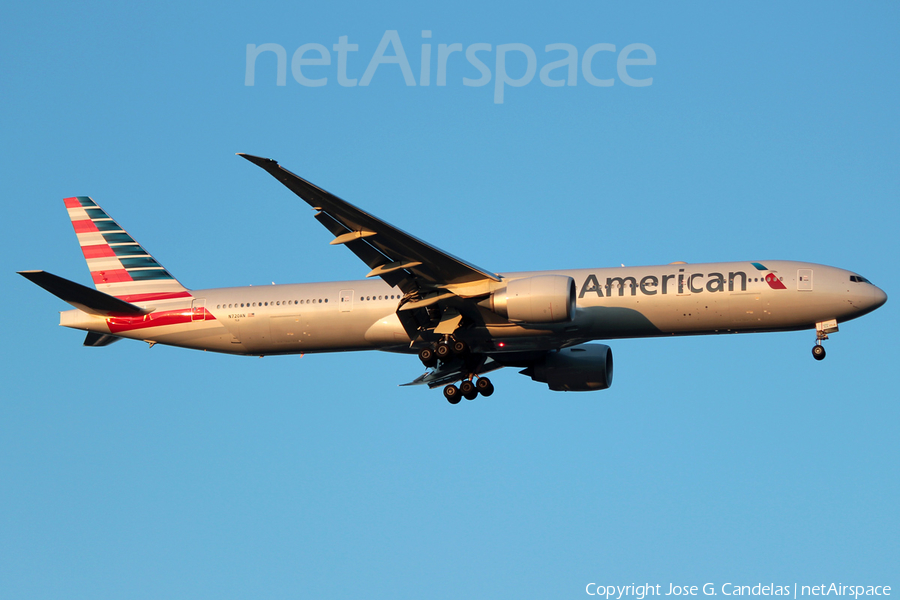 American Airlines Boeing 777-323(ER) (N720AN) | Photo 78911