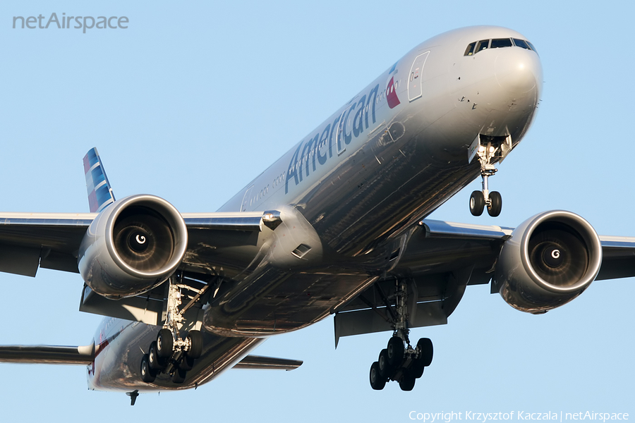 American Airlines Boeing 777-323(ER) (N720AN) | Photo 24070