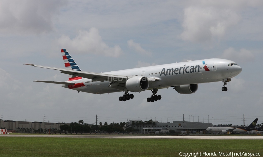 American Airlines Boeing 777-323(ER) (N720AN) | Photo 351273