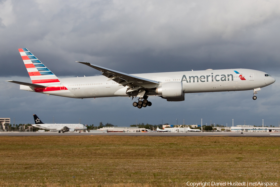 American Airlines Boeing 777-323(ER) (N720AN) | Photo 509646