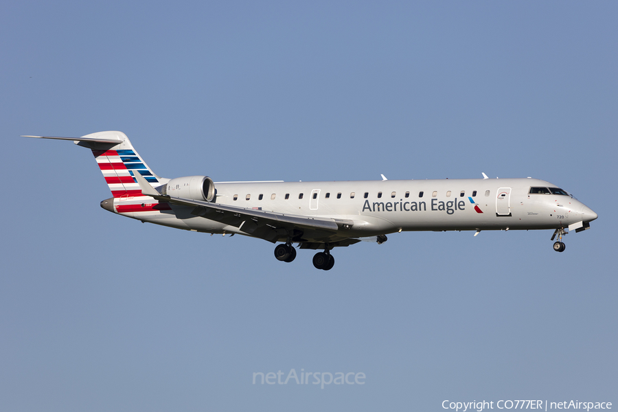 American Eagle (ExpressJet Airlines) Bombardier CRJ-701ER (N720EV) | Photo 395859