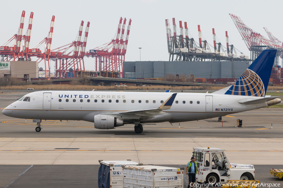 United Express (Republic Airlines) Embraer ERJ-175LR (ERJ-170-200LR) (N721YX) | Photo 158664