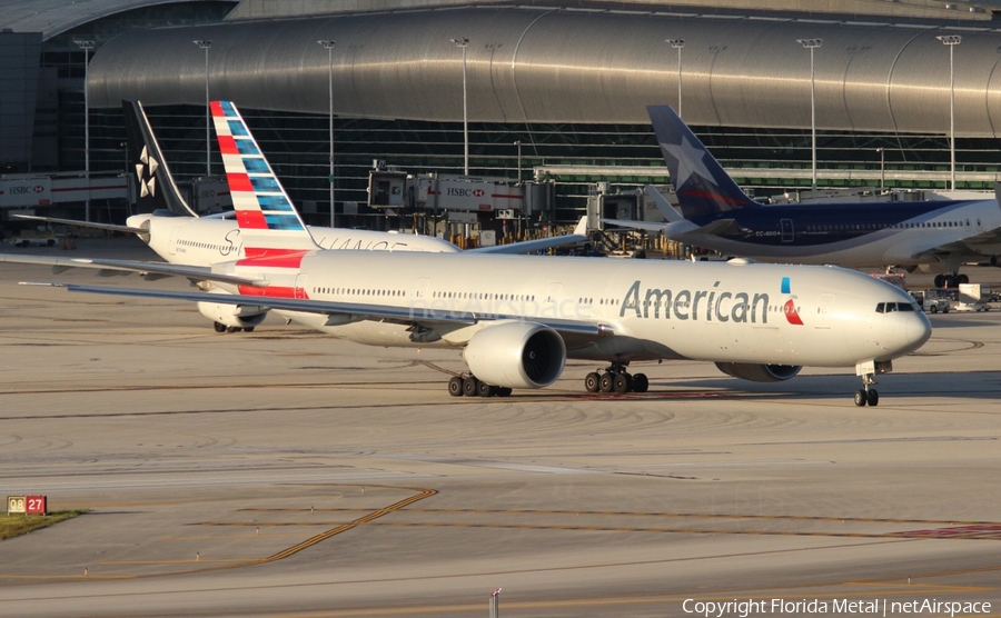 American Airlines Boeing 777-323(ER) (N722AN) | Photo 301403