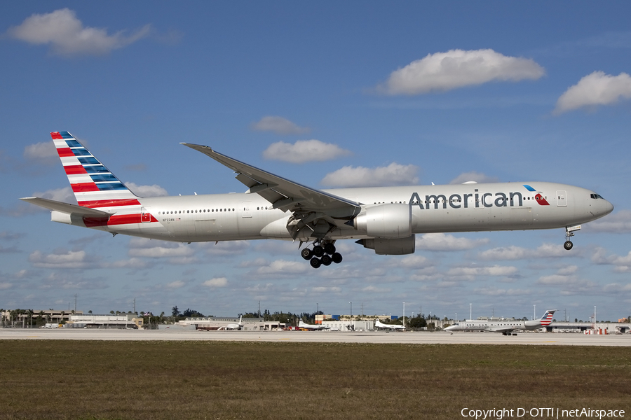 American Airlines Boeing 777-323(ER) (N722AN) | Photo 430767