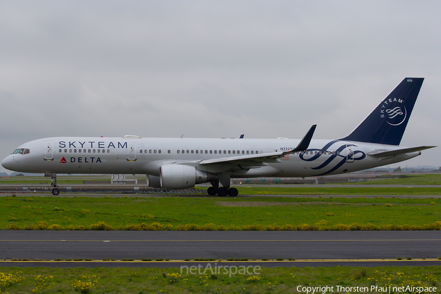 Delta Air Lines Boeing 757-231 (N722TW) | Photo 88785
