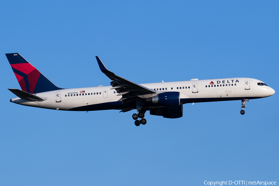 Delta Air Lines Boeing 757-231 (N722TW) | Photo 601035