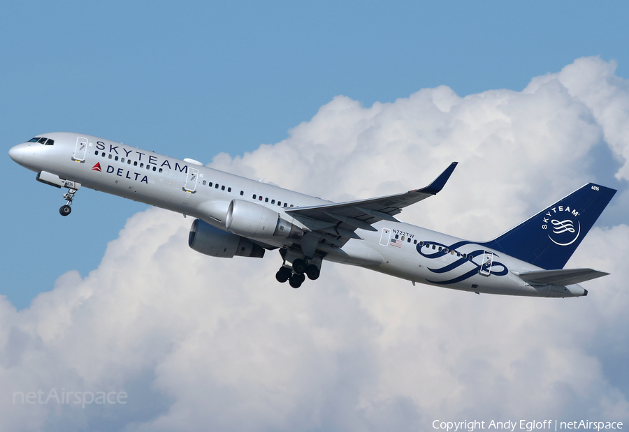 Delta Air Lines Boeing 757-231 (N722TW) | Photo 246583