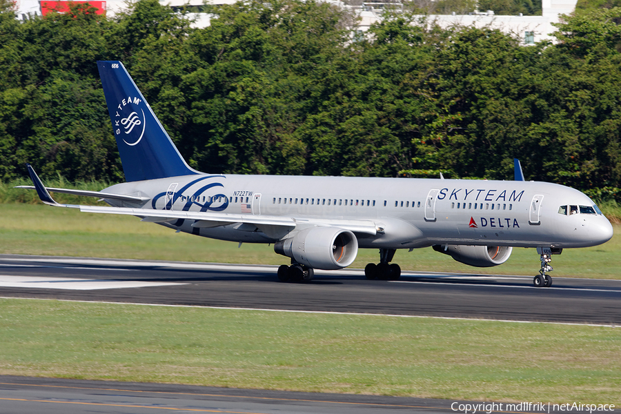 Delta Air Lines Boeing 757-231 (N722TW) | Photo 373083