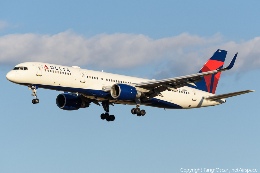 Delta Air Lines Boeing 757-231 (N722TW) | Photo 459607