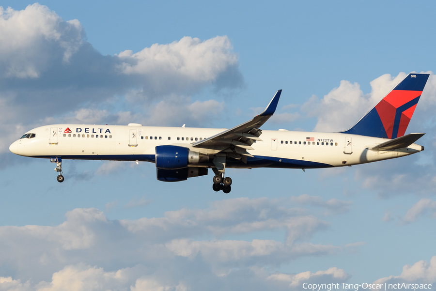 Delta Air Lines Boeing 757-231 (N722TW) | Photo 459609
