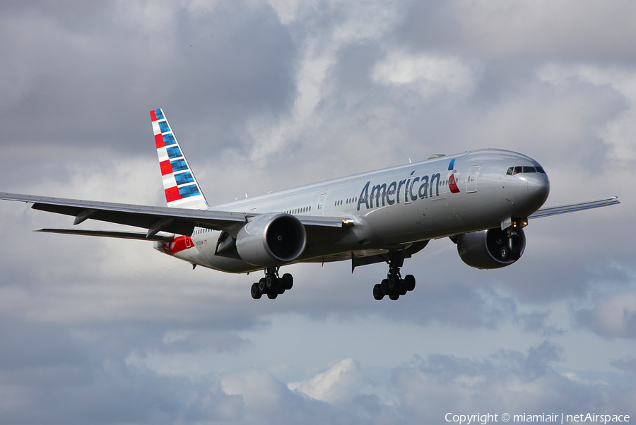 American Airlines Boeing 777-323(ER) (N723AN) | Photo 65104
