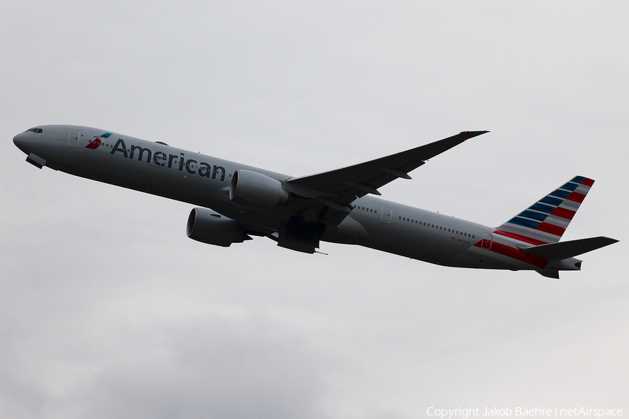American Airlines Boeing 777-323(ER) (N724AN) | Photo 183763