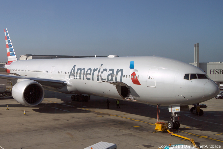 American Airlines Boeing 777-323(ER) (N724AN) | Photo 52624