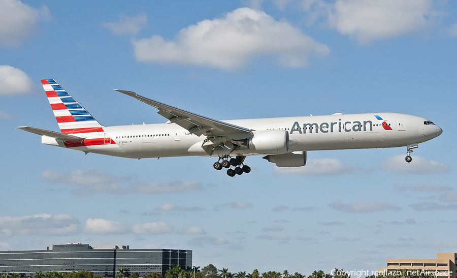 American Airlines Boeing 777-323(ER) (N724AN) | Photo 396783